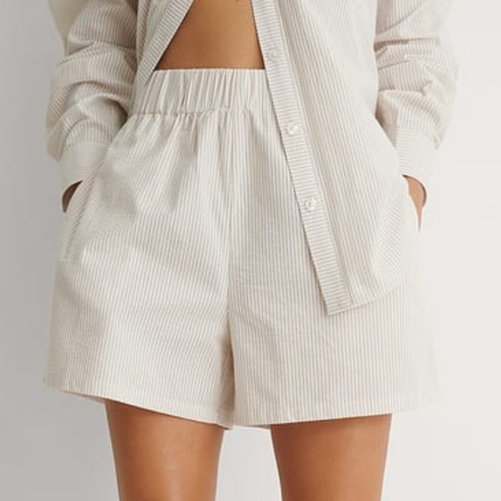 NA-KD Fashion Elastic Waist Striped Cotton Poplin Shorts Neutral